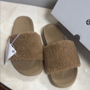 NWT! Lululemon fleece slides